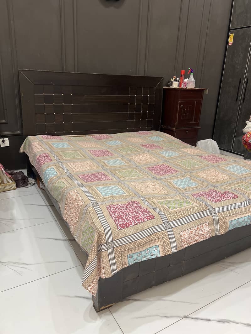 Bed set with Side tables 0