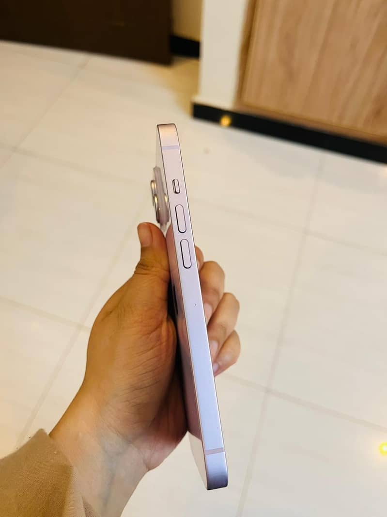 Apple iPhone 14 3