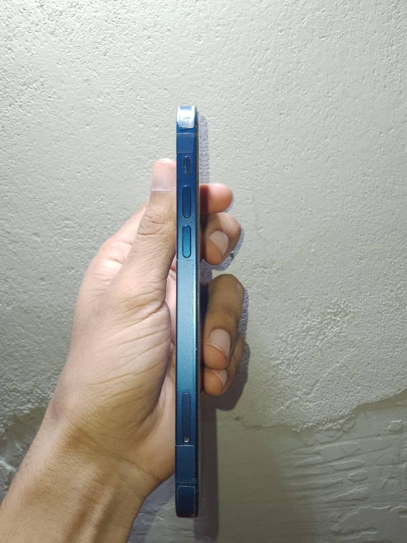 Apple iPhone 12 4