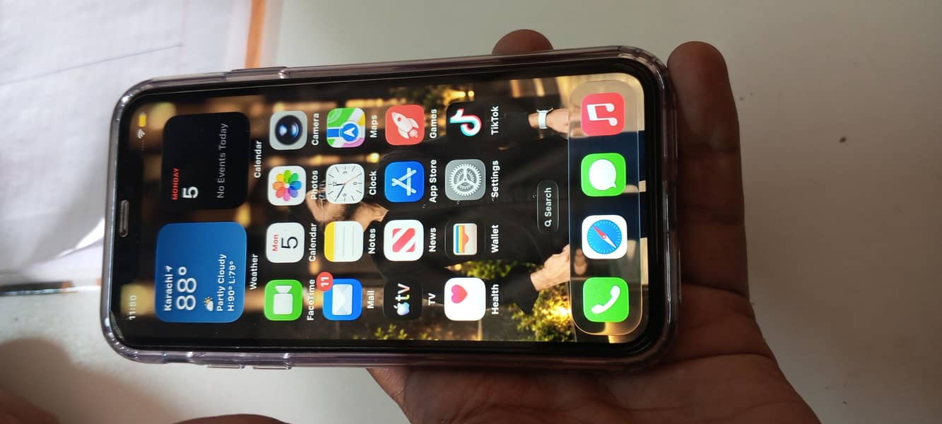 Apple iPhone 11 0
