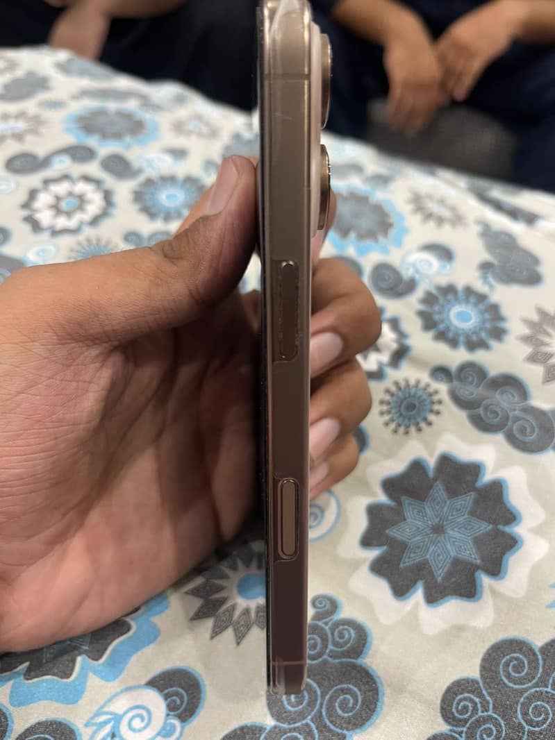 Apple iPhone 16 Pro 5