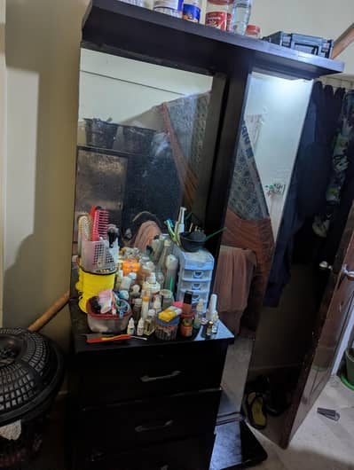 Almary Dressing 6 Hazar Final Johar mor Karachi First Floor Flat