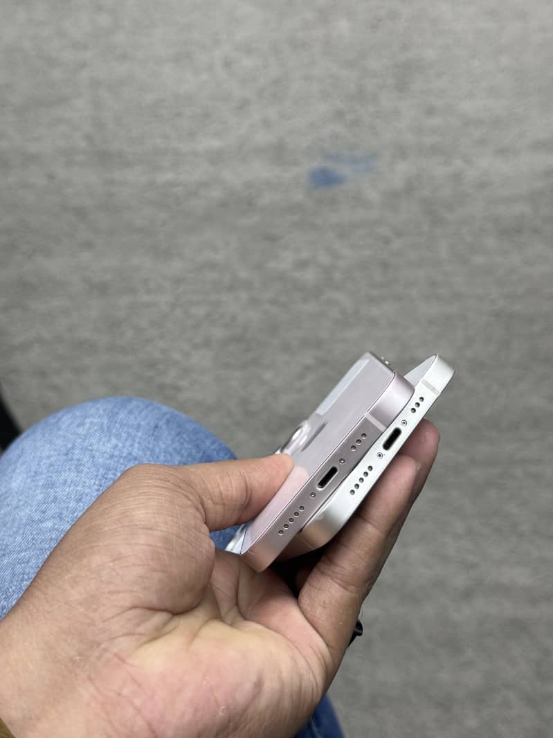 Apple iPhone 13 0