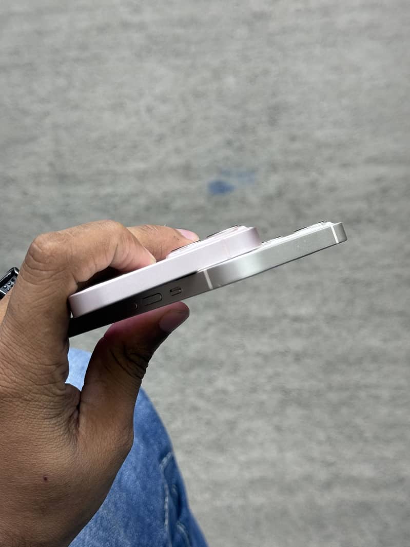 Apple iPhone 13 2