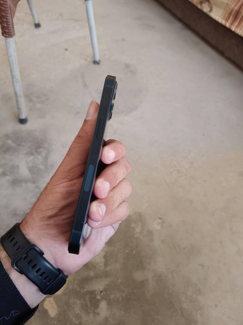 Apple iPhone 13 4