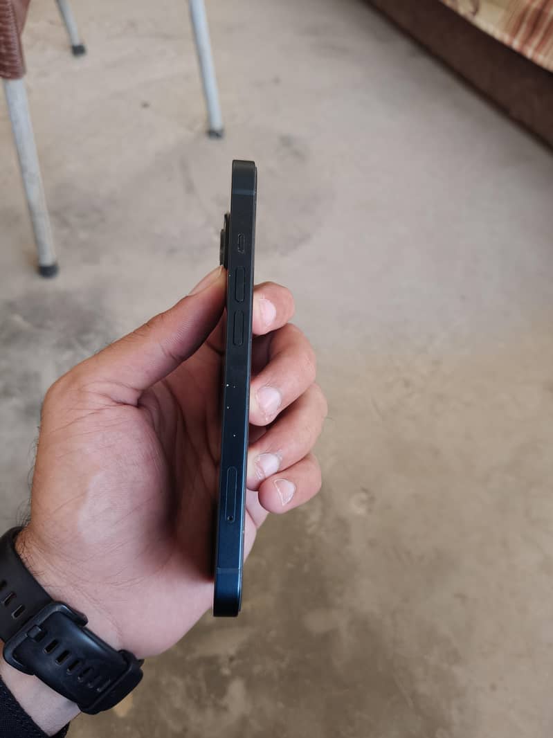 Apple iPhone 13 7