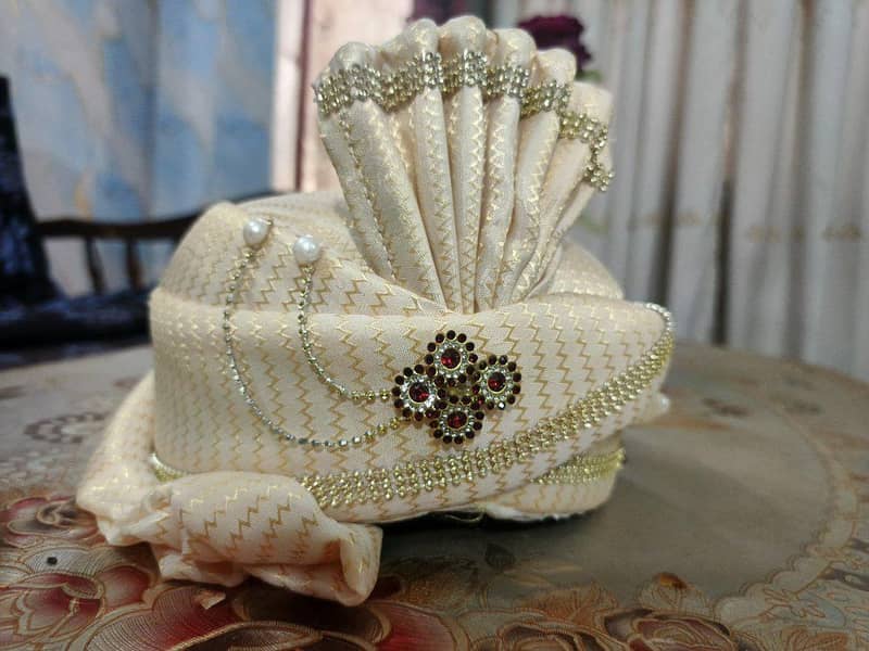 خوبصورت کریم اور گولڈ بچوں کا کُلا – شادی کے لیے بہترین 3