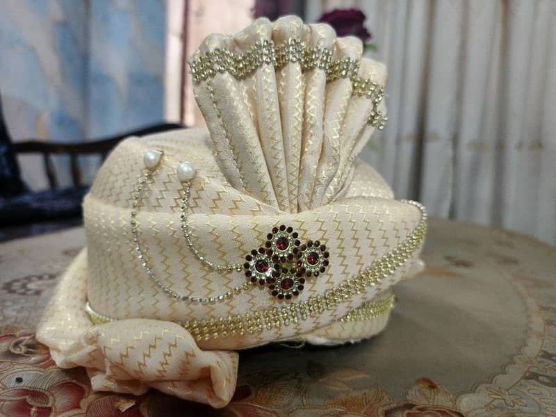 خوبصورت کریم اور گولڈ بچوں کا کُلا – شادی کے لیے بہترین 4