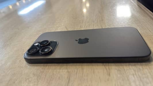 Apple iPhone 16 Pro Max