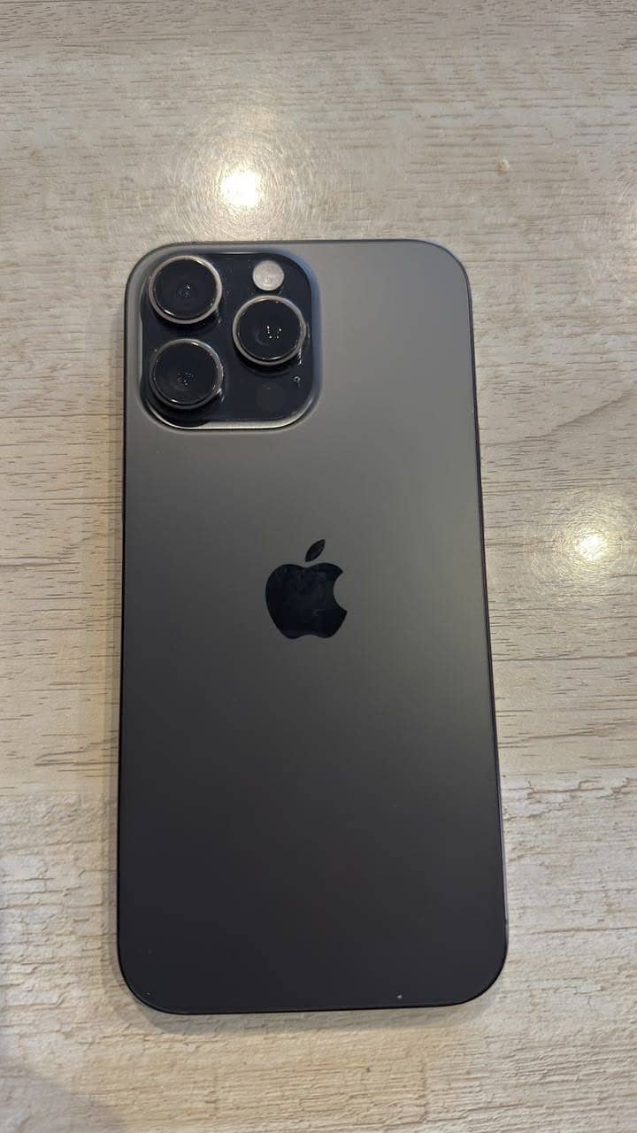 Apple iPhone 16 Pro Max 1