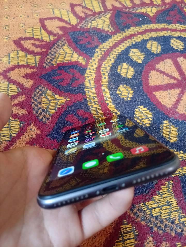 Apple iPhone 8 Plus 0
