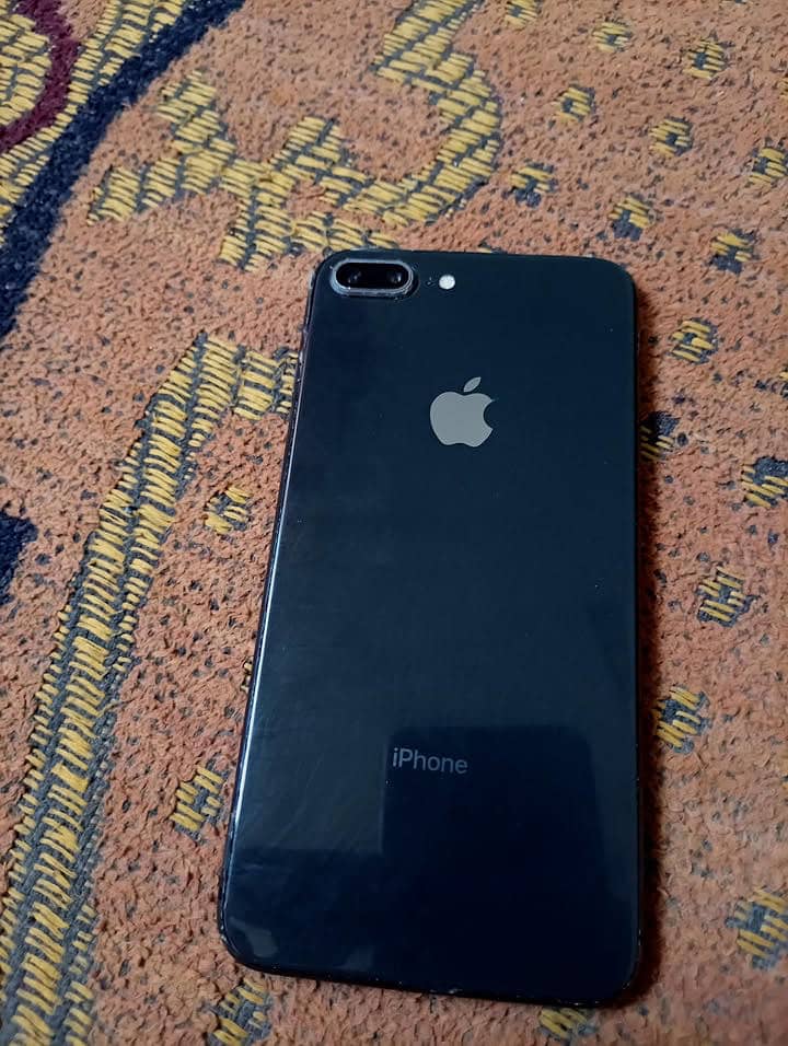 Apple iPhone 8 Plus 1
