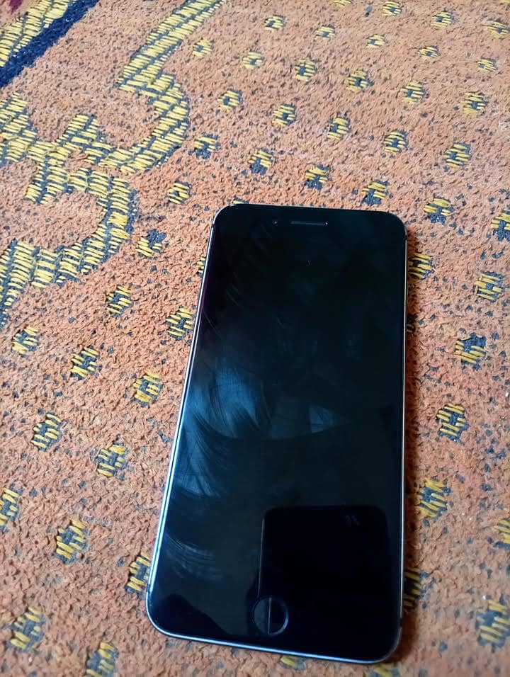 Apple iPhone 8 Plus 3