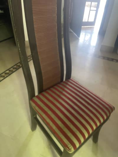 Dining table with glass with 6 chairs with cover