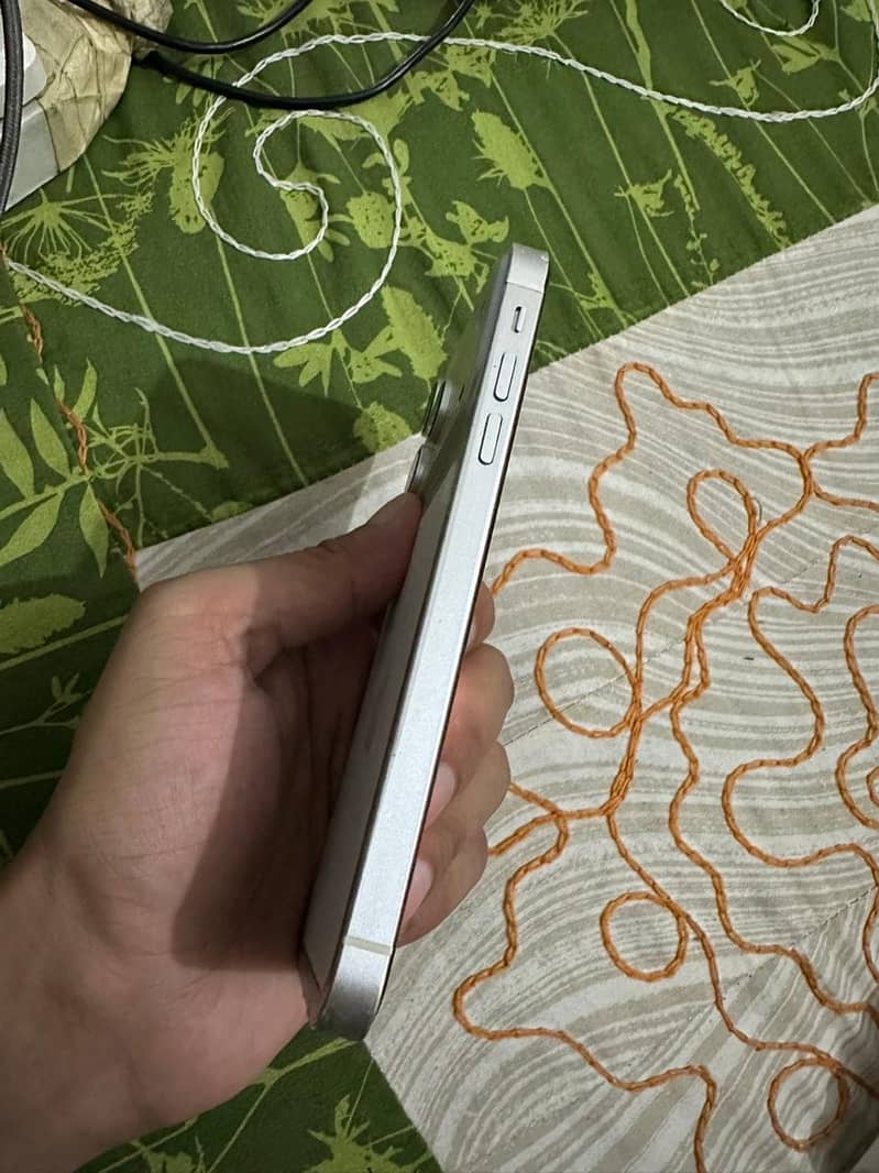 Apple iPhone XR 4