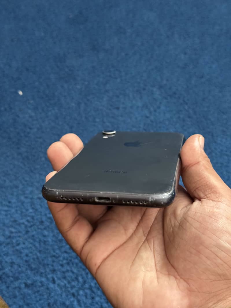 Apple iPhone XR 4