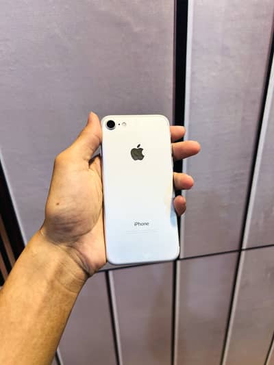 Apple iPhone 7