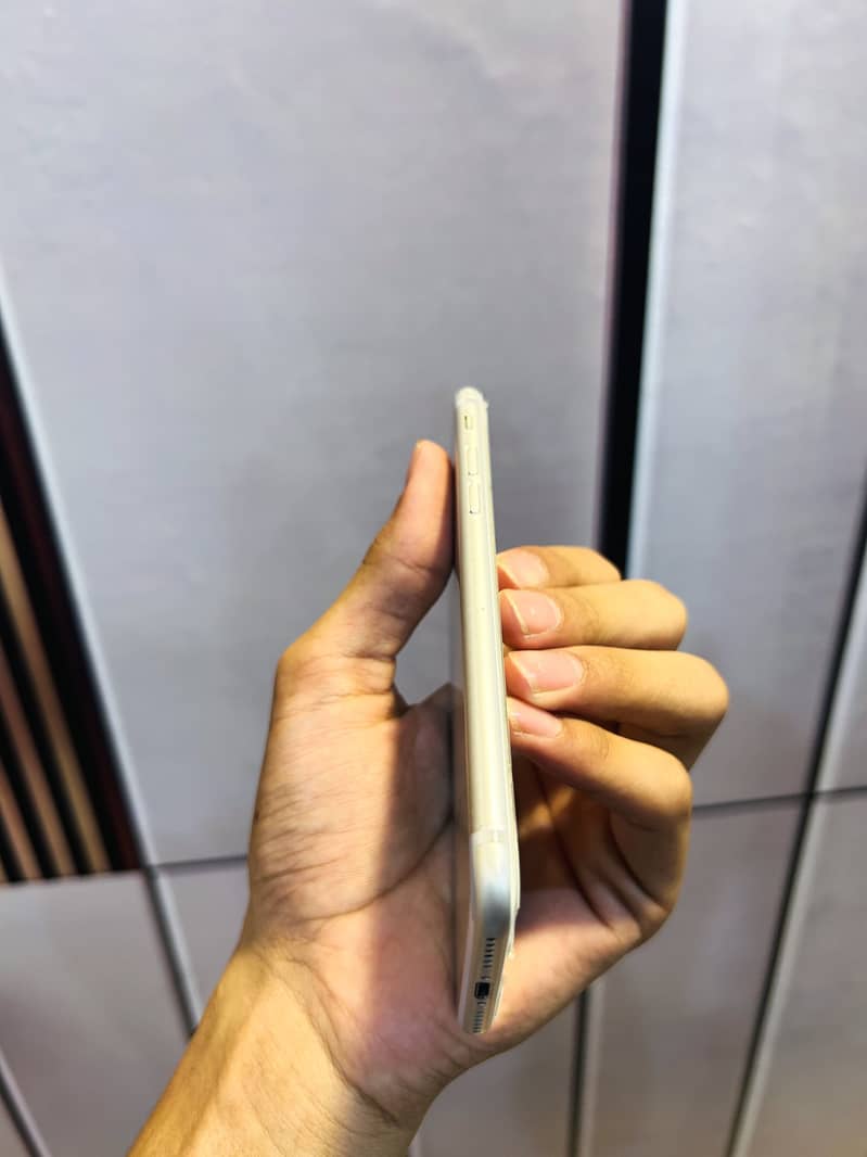 Apple iPhone 7 2
