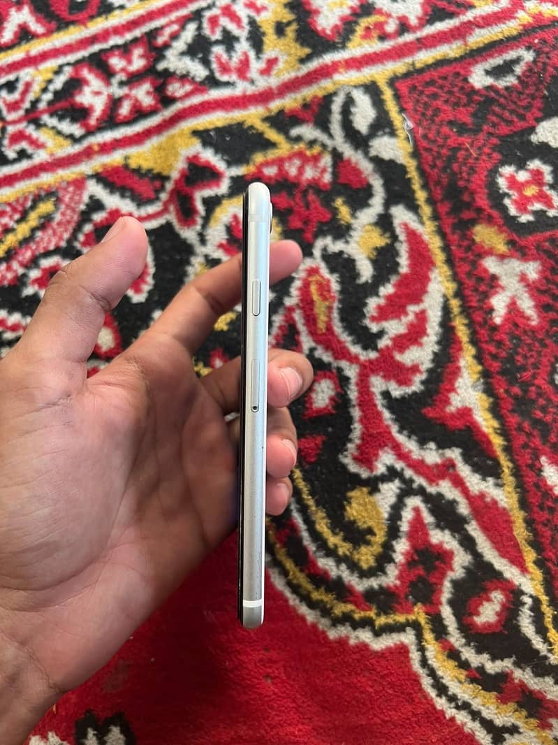 Apple iPhone SE 8