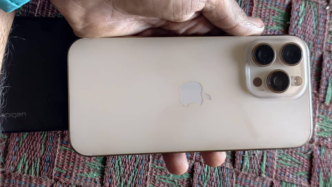 Apple iPhone 16 Pro Max 0