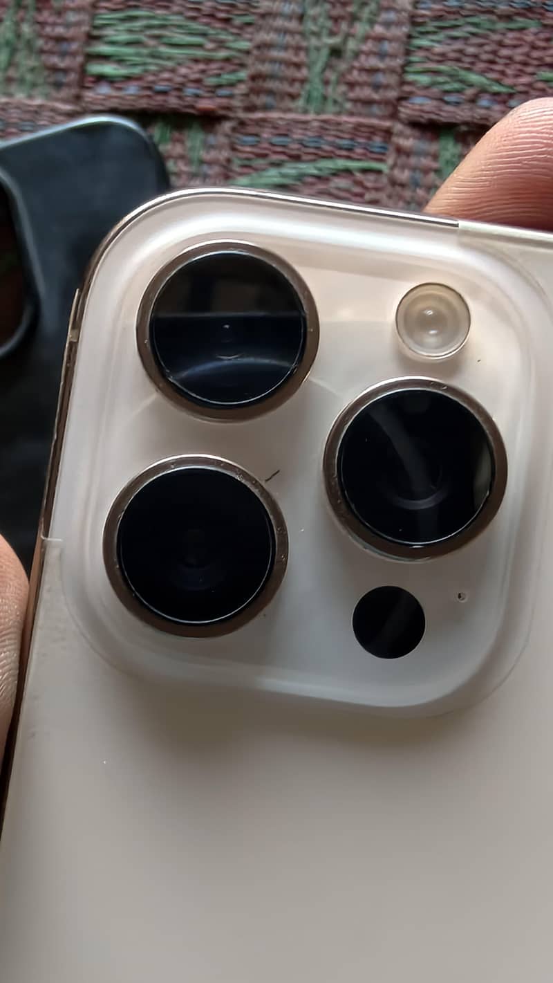 Apple iPhone 16 Pro Max 3