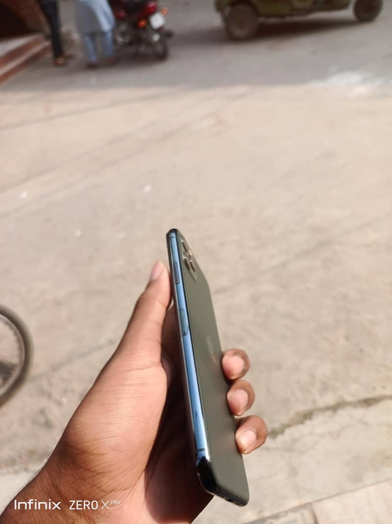 Apple iPhone 11 Pro Max 3