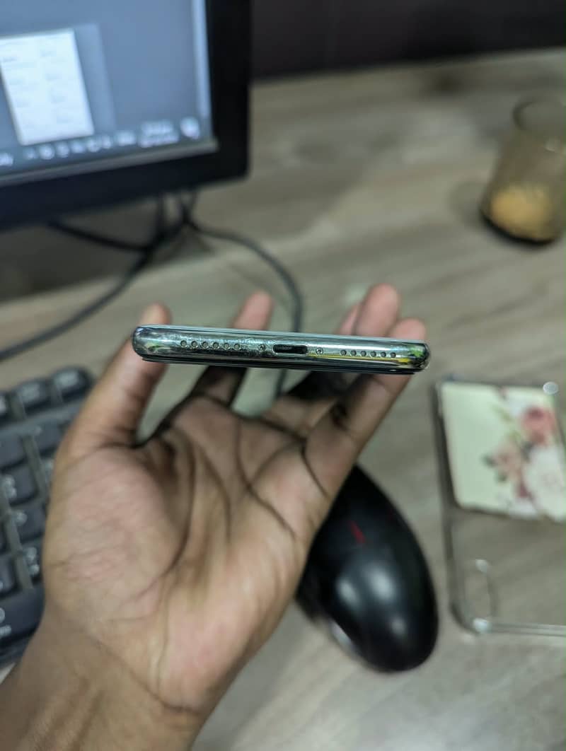 Apple iPhone X 3