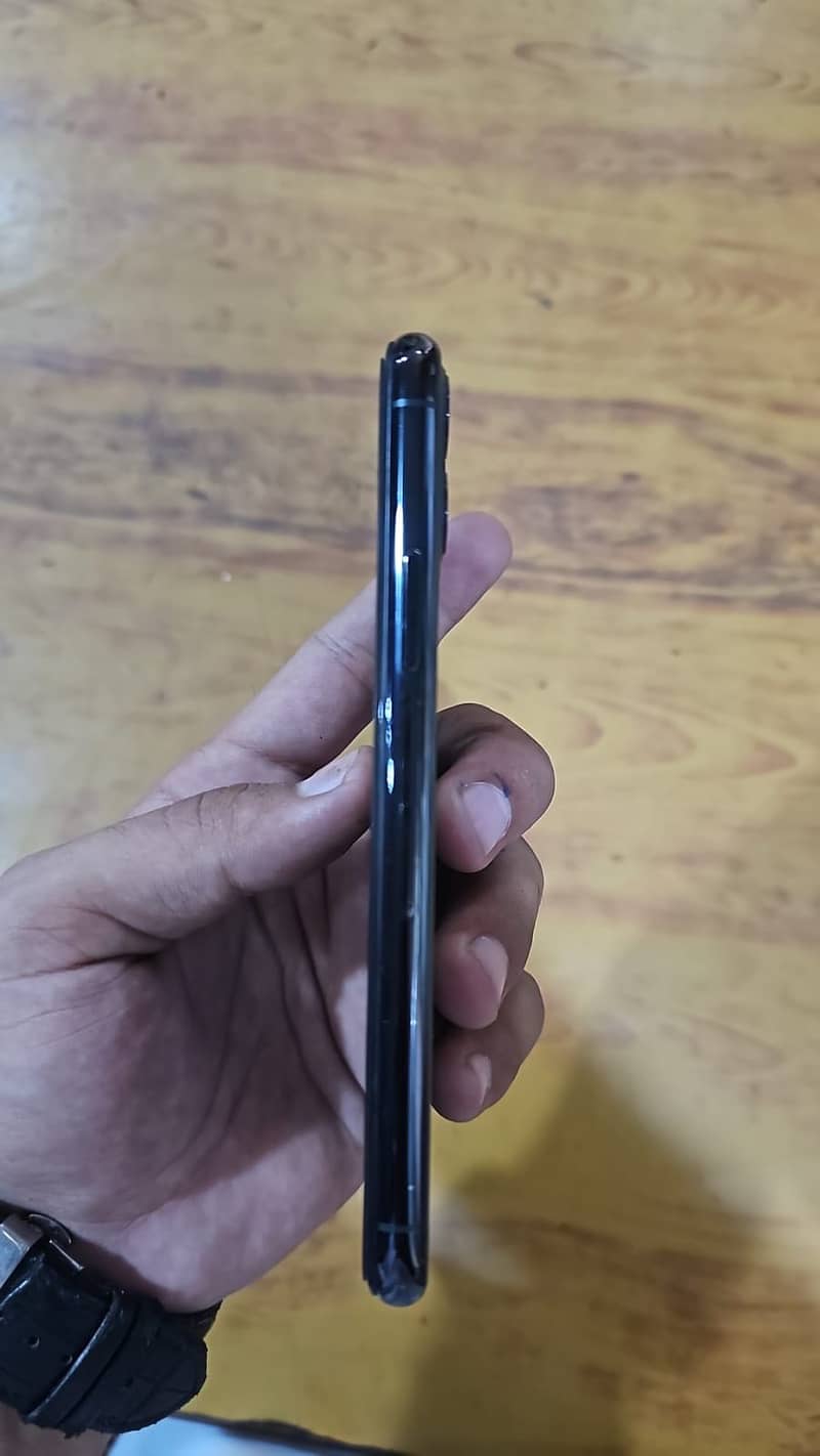 Apple iPhone 11 Pro 1