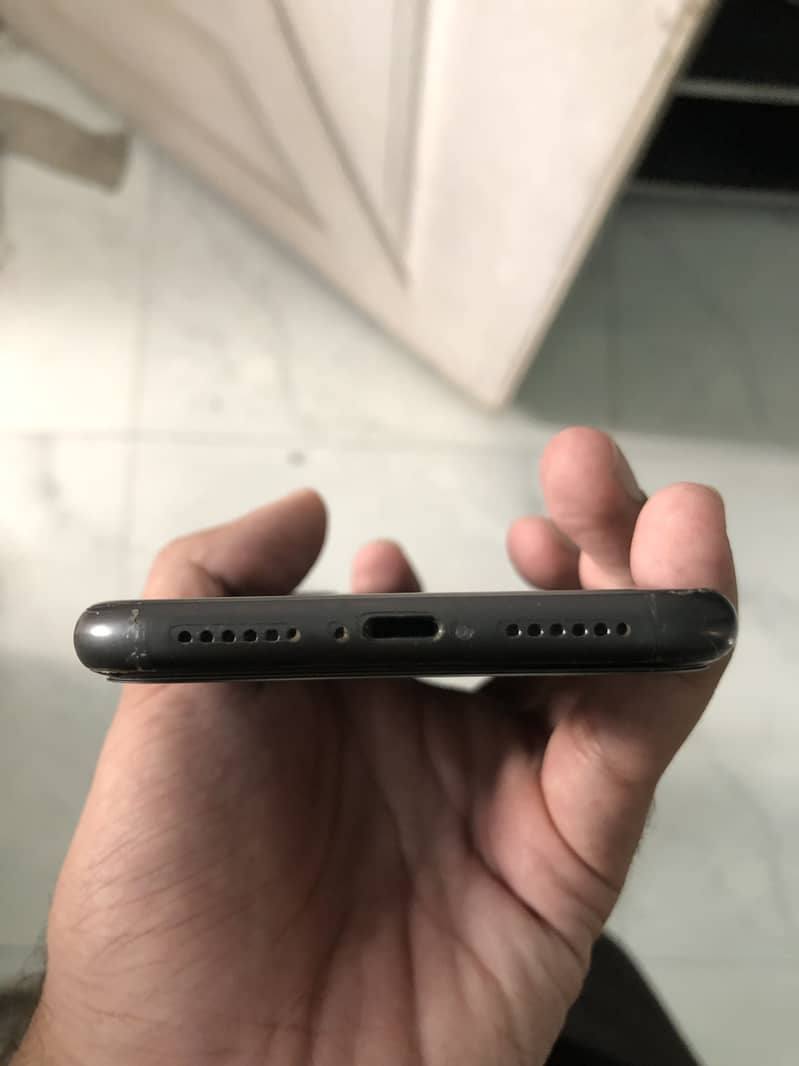 Apple iPhone 11 3