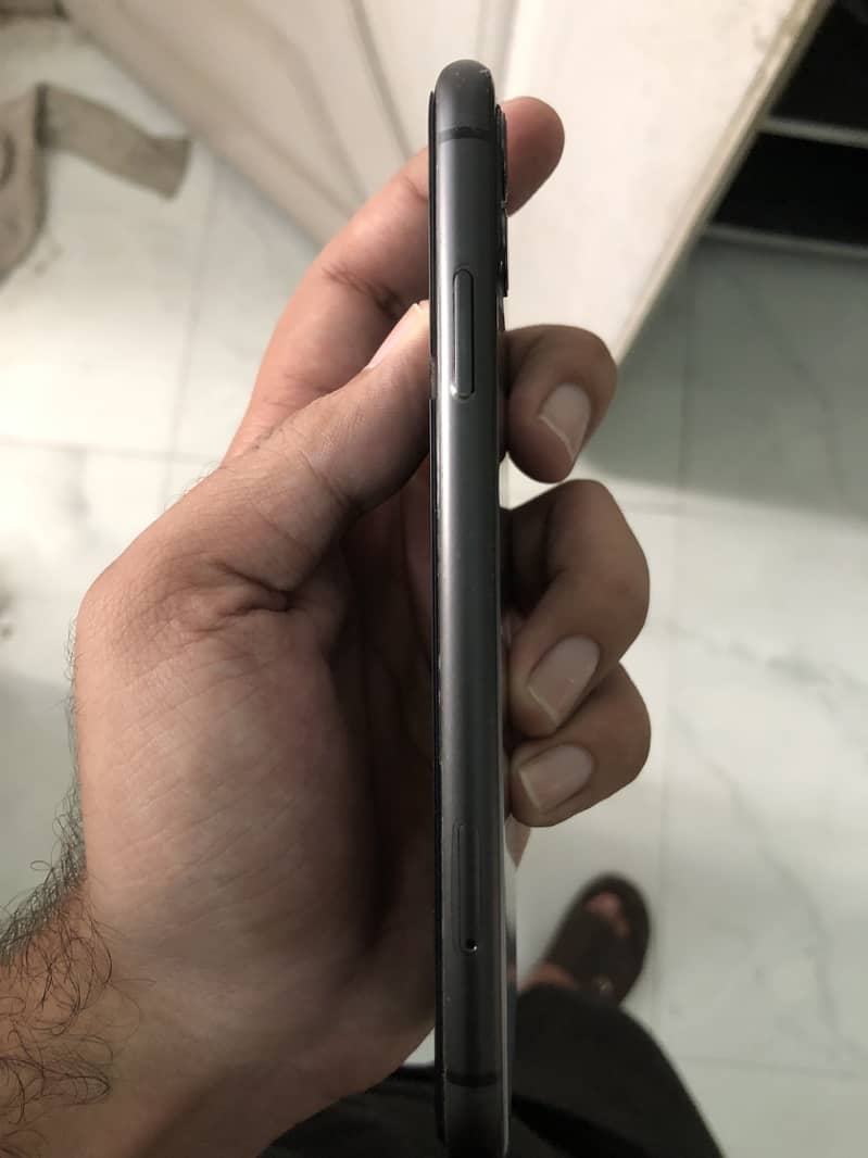 Apple iPhone 11 4