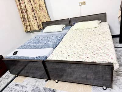 2 single beds with metress , 10/10