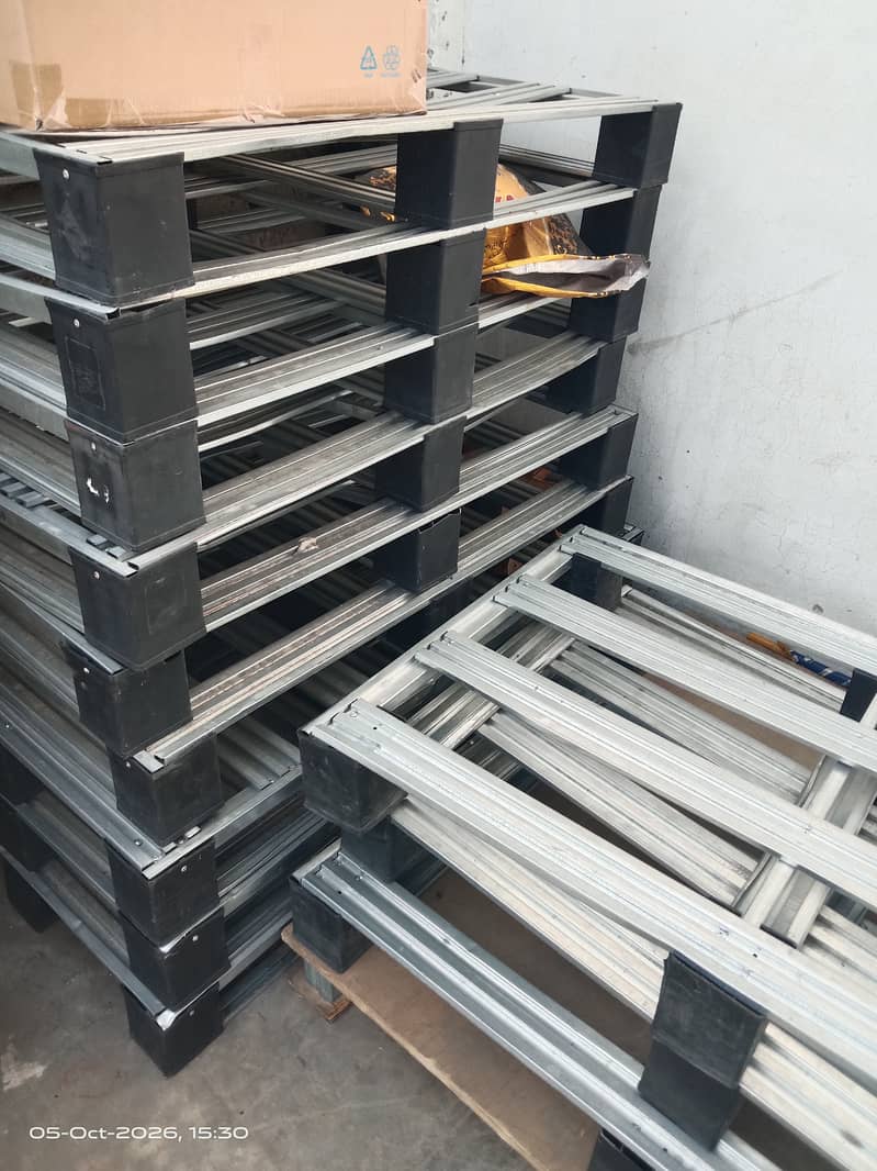 Iron /wooden pallets 1