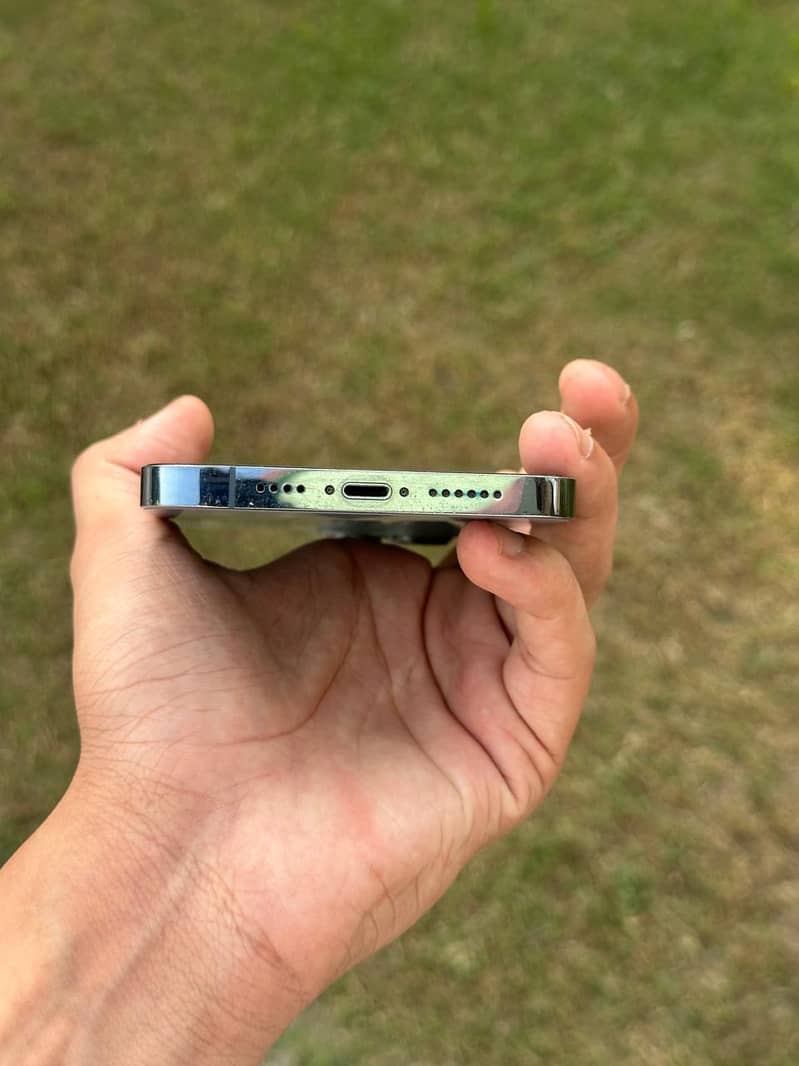 Apple iPhone 13 Pro Max (FU) 4