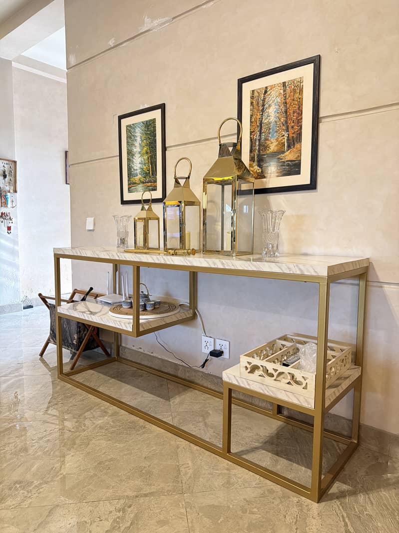 Console table 0