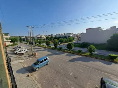 Two Bed Apartment Available For Rent First Floor Park Facing City Centre D-17