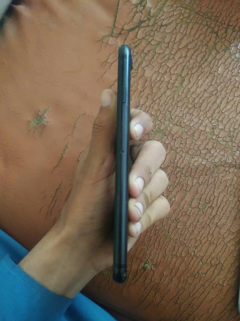 Apple iPhone 7 3