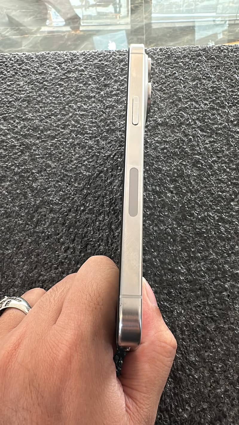 Apple iPhone 15 Pro Max 2