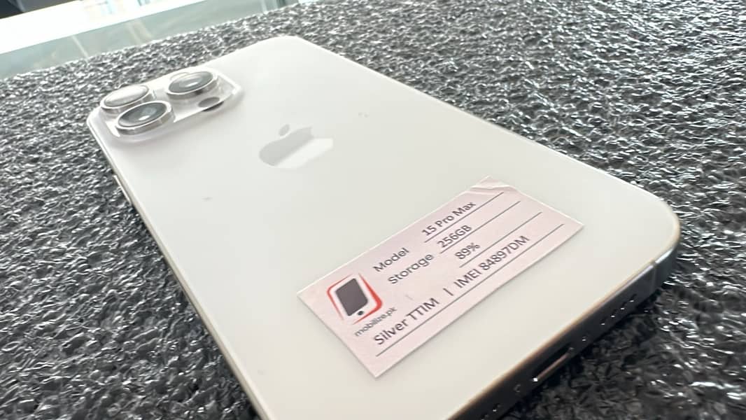 Apple iPhone 15 Pro Max 4