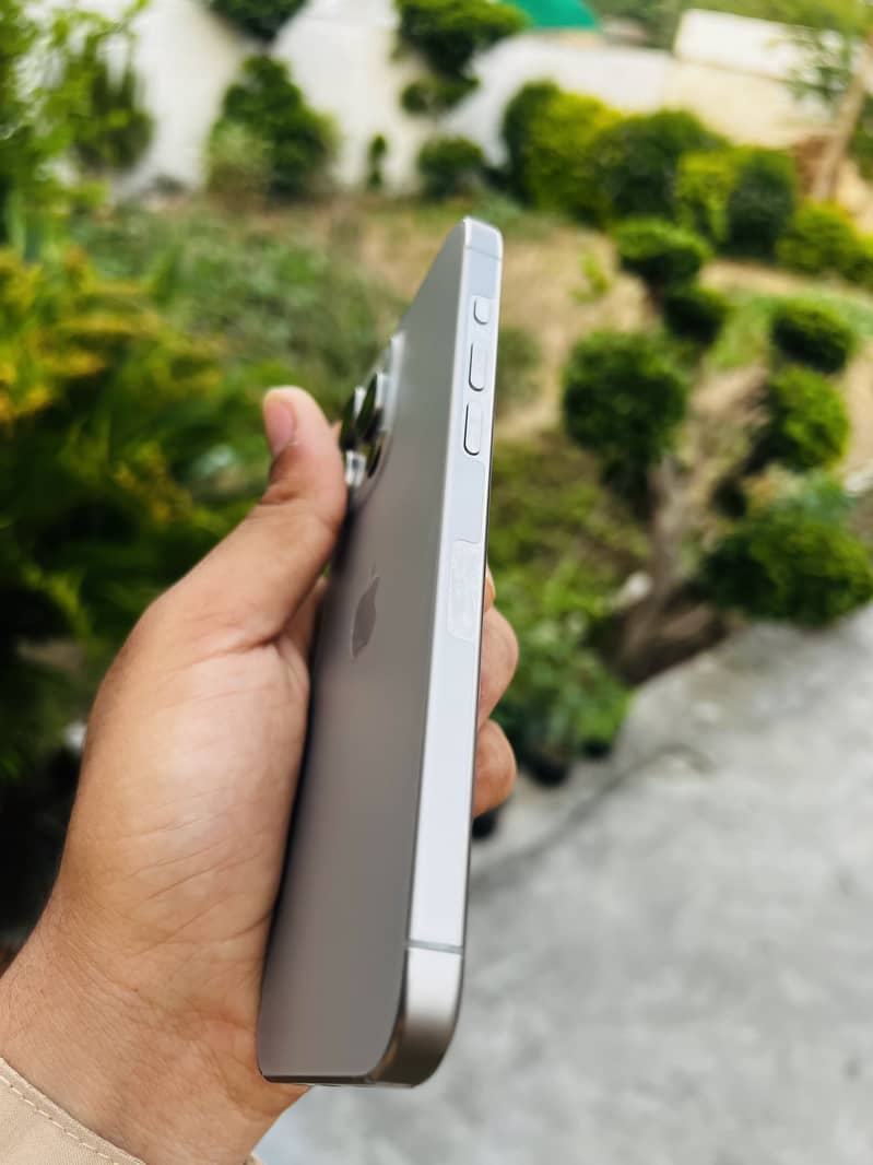 Apple iPhone 15 Pro Max 3