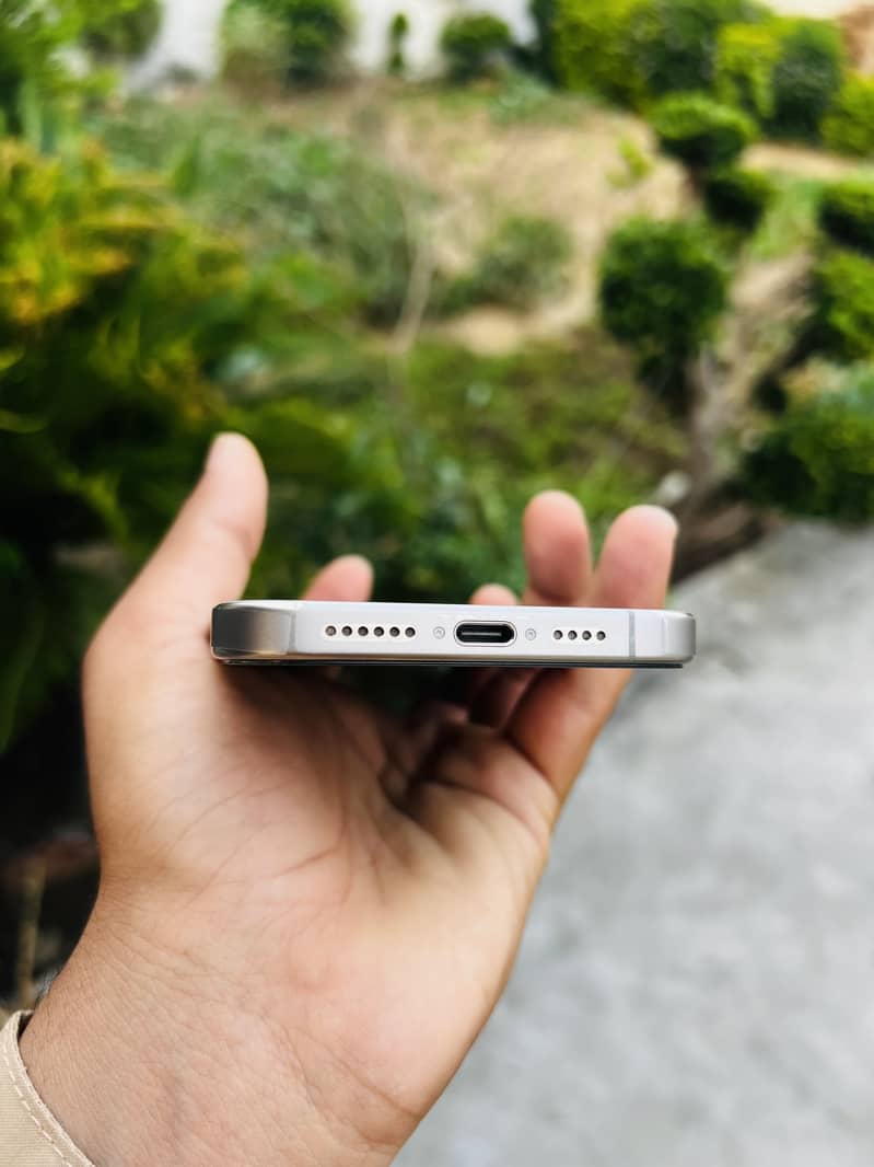 Apple iPhone 15 Pro Max 5