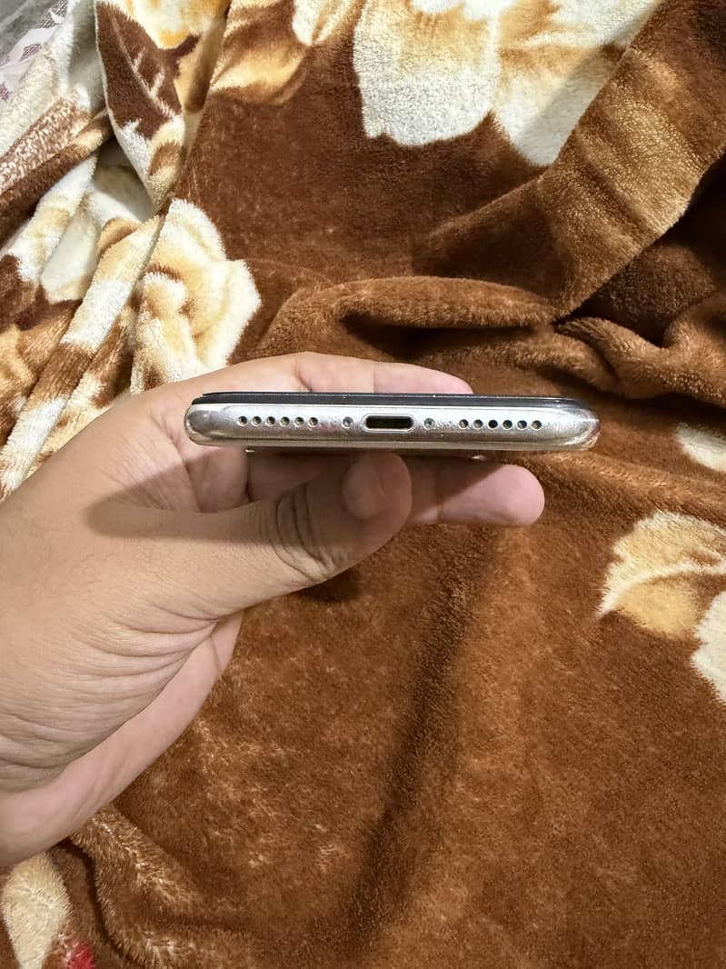 Apple iPhone X 3