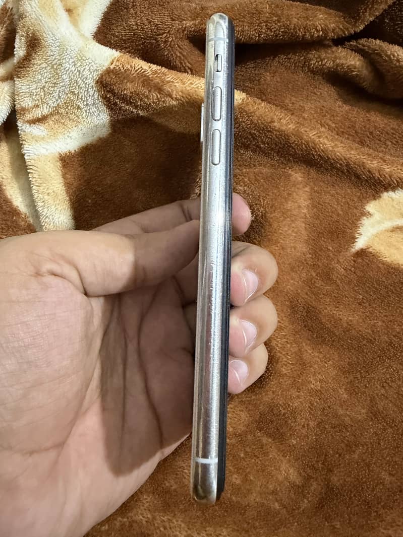 Apple iPhone X 4