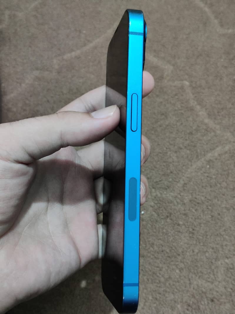 Apple iPhone 13 4