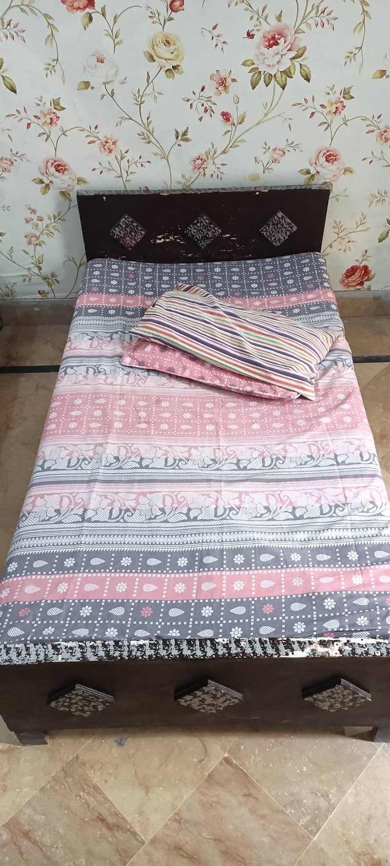 Single bed 0