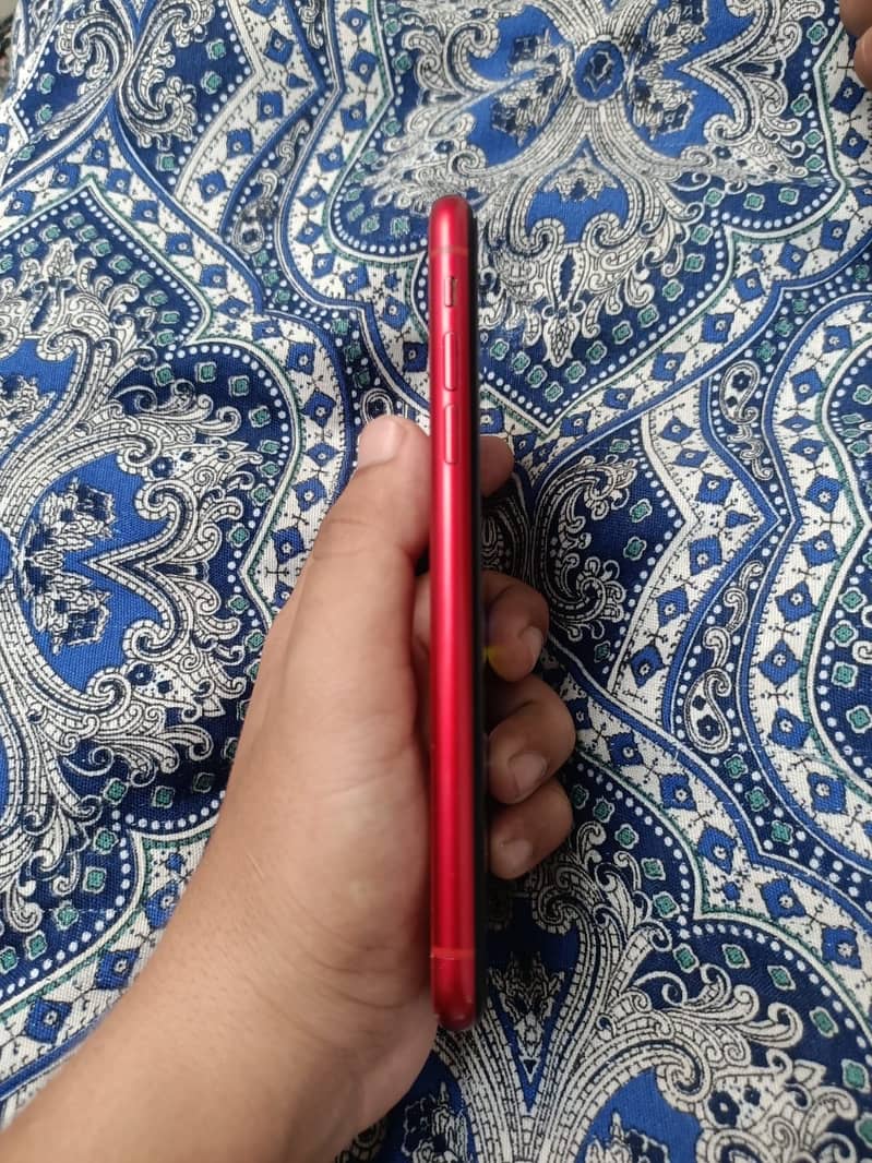 Apple iPhone XR 4