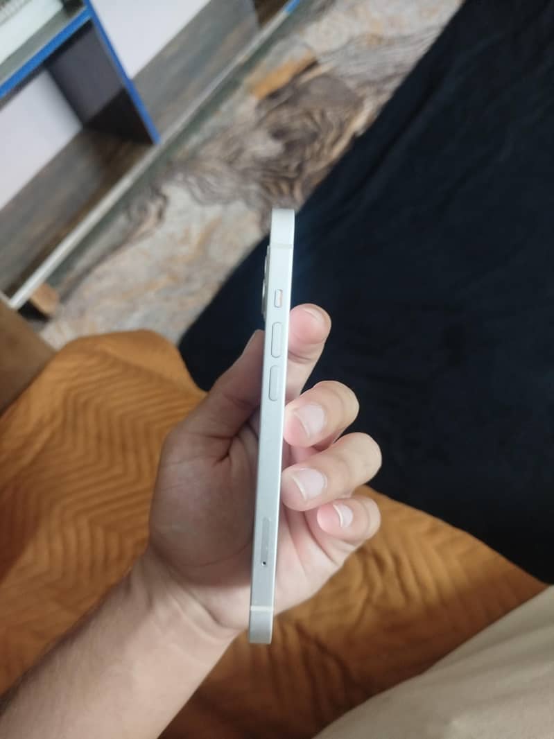 Apple iPhone 13 1