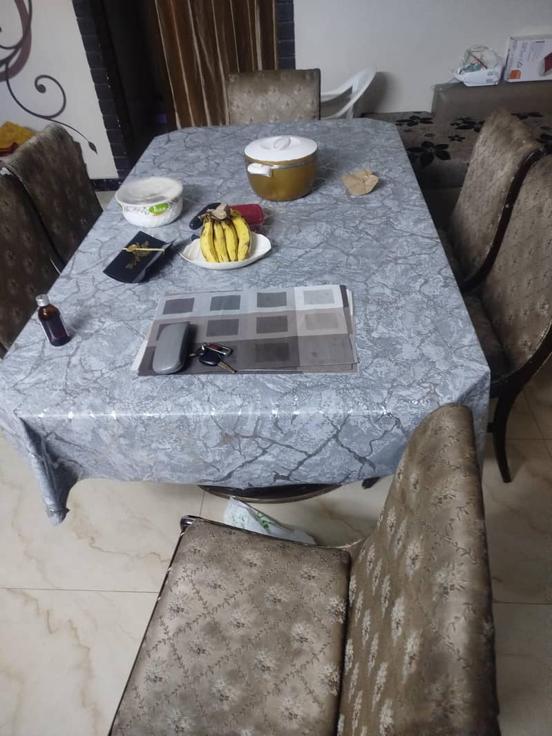 6 seater dining table 0