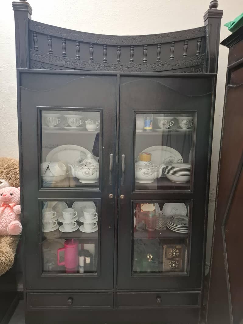 beautiful showcase good condition 0