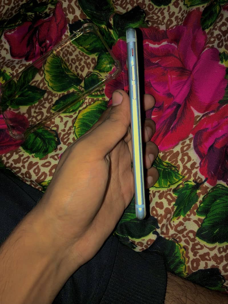 Apple iPhone 7 3