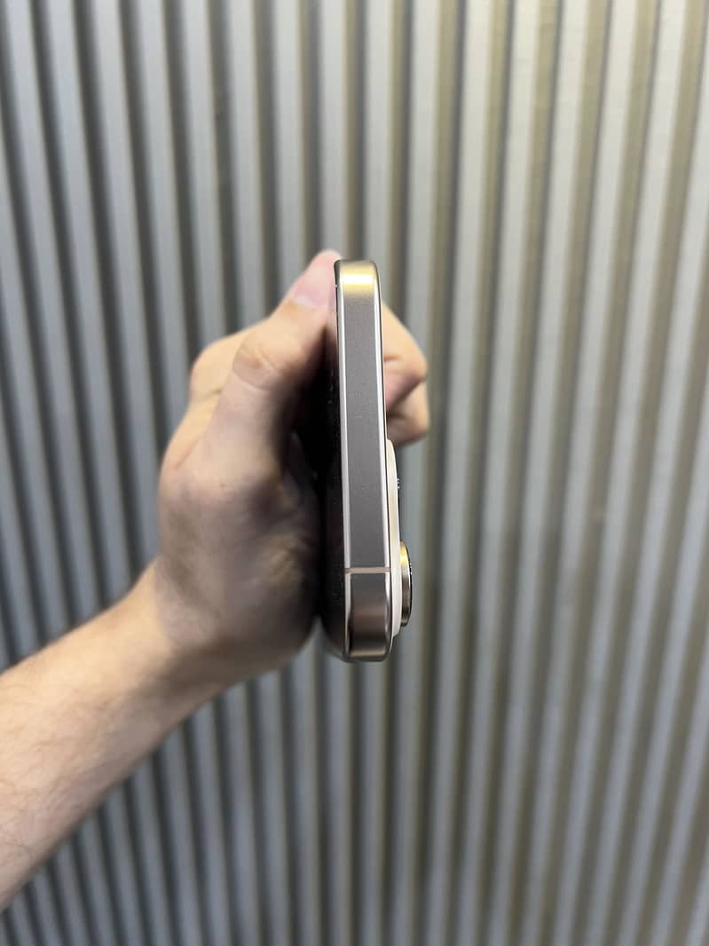 Apple iPhone 16 Pro Max 5